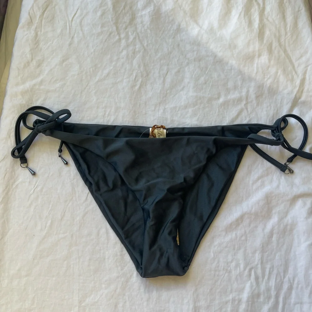 Bellissima Swarovski Crystal Bikini Bottoms Size L NEW